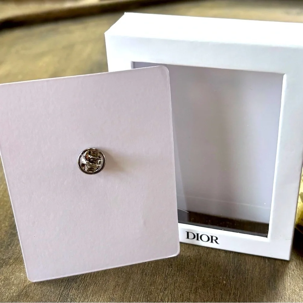 DIOR BEAUTY  Gold Embroidered Dior Star Pin